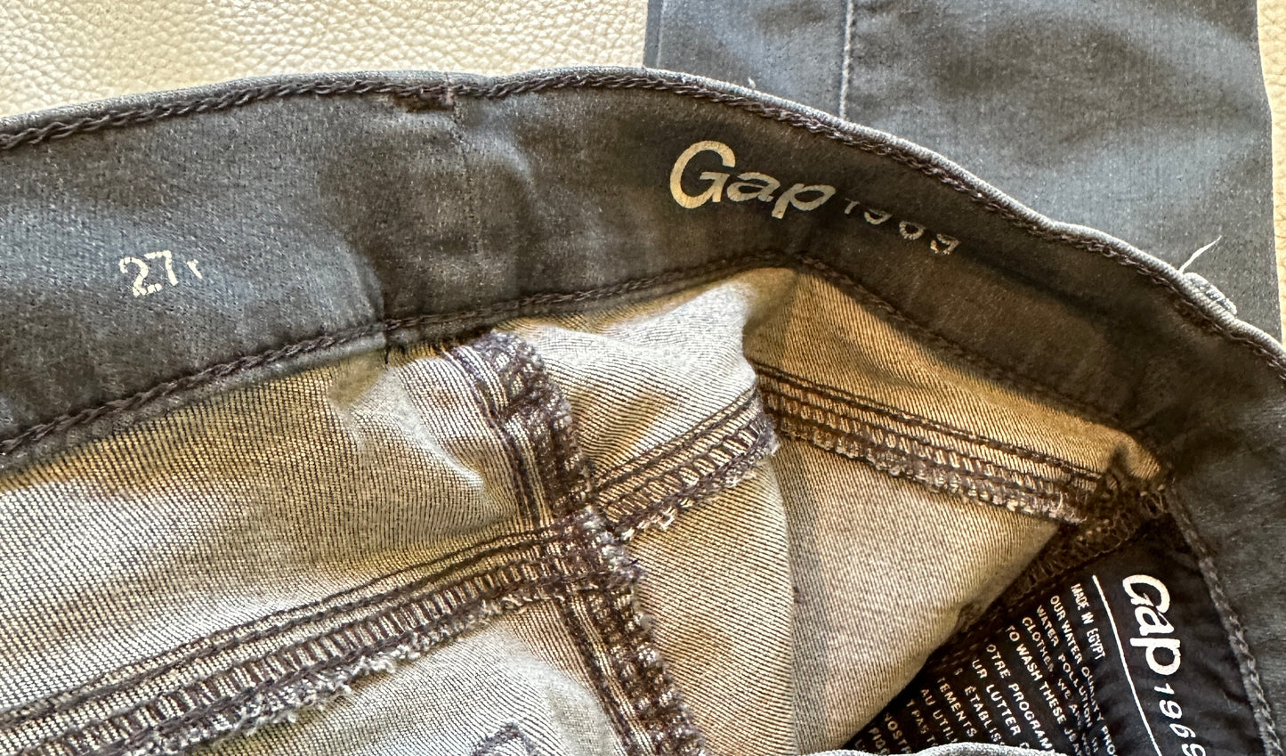 #43 Gap 27r stretch jeans