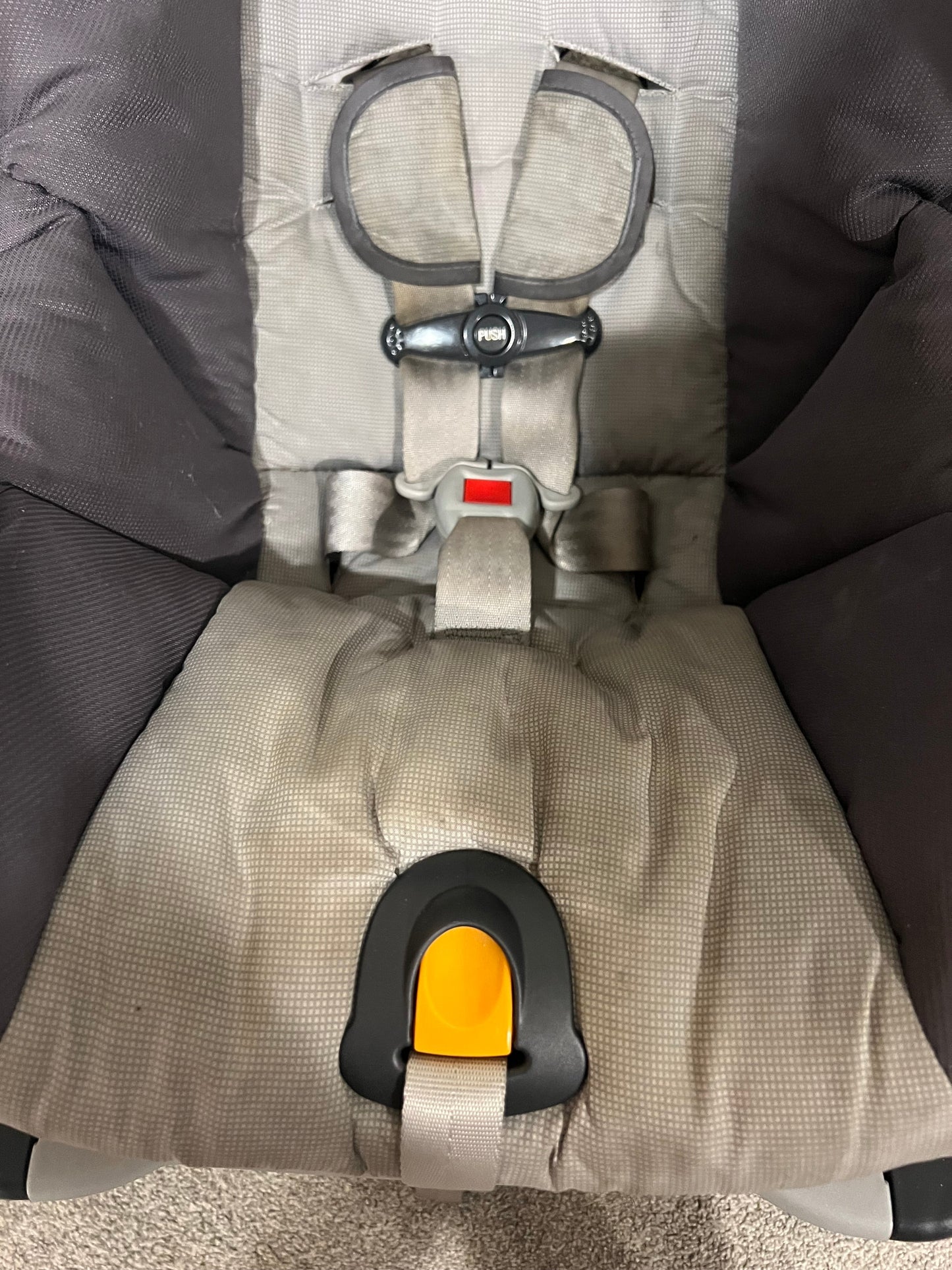 #78 chicco keyfit 30 infant seat and base