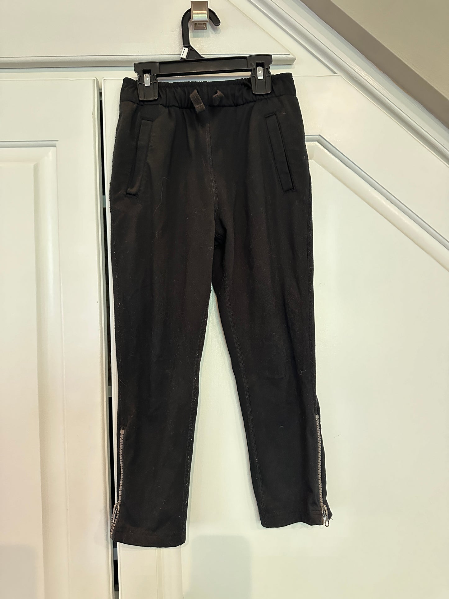 #43 Hanna Andersson size 5 black sweatpants