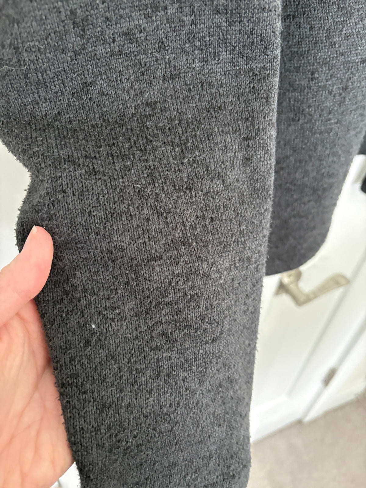 Seller #105 - Men's XL Gray Avalanche Pullover GUC