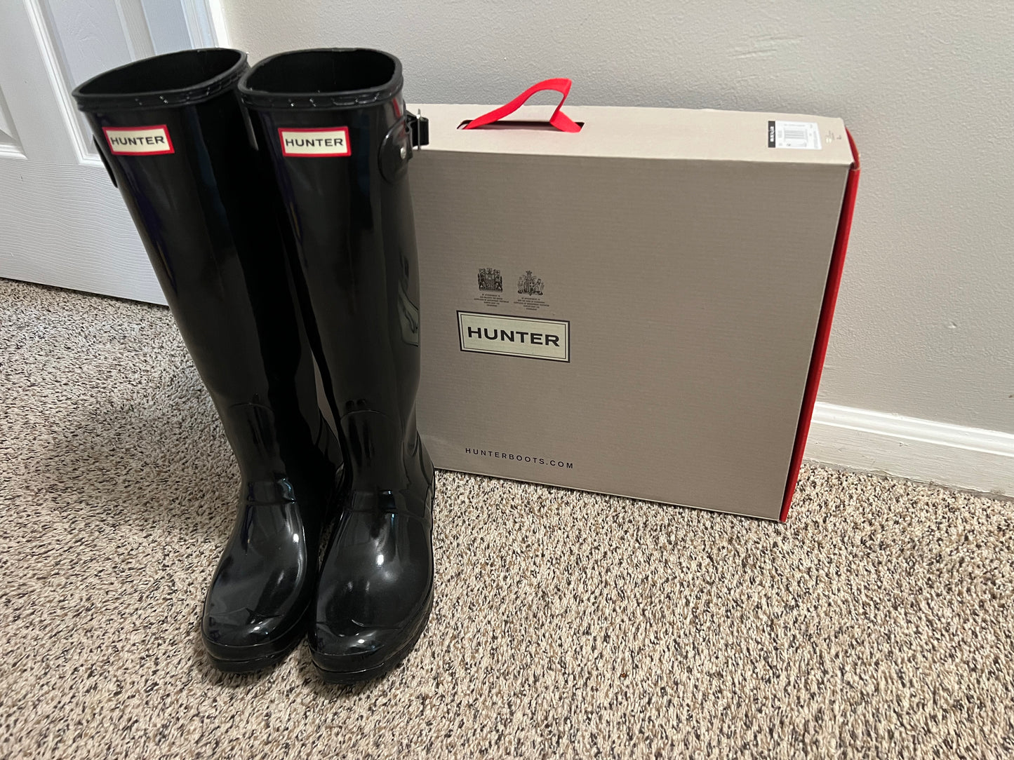 Women’s size 8 - Original Tall Gloss Hunter black rain boot - VGUC - final price