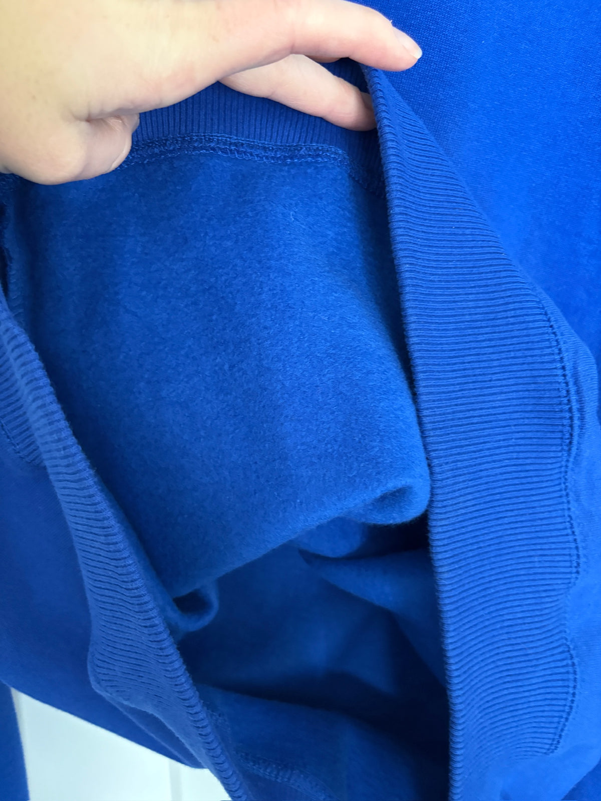 Sellerl #105- Men's Large St. John's Bay Royal Blue Pullover EUC