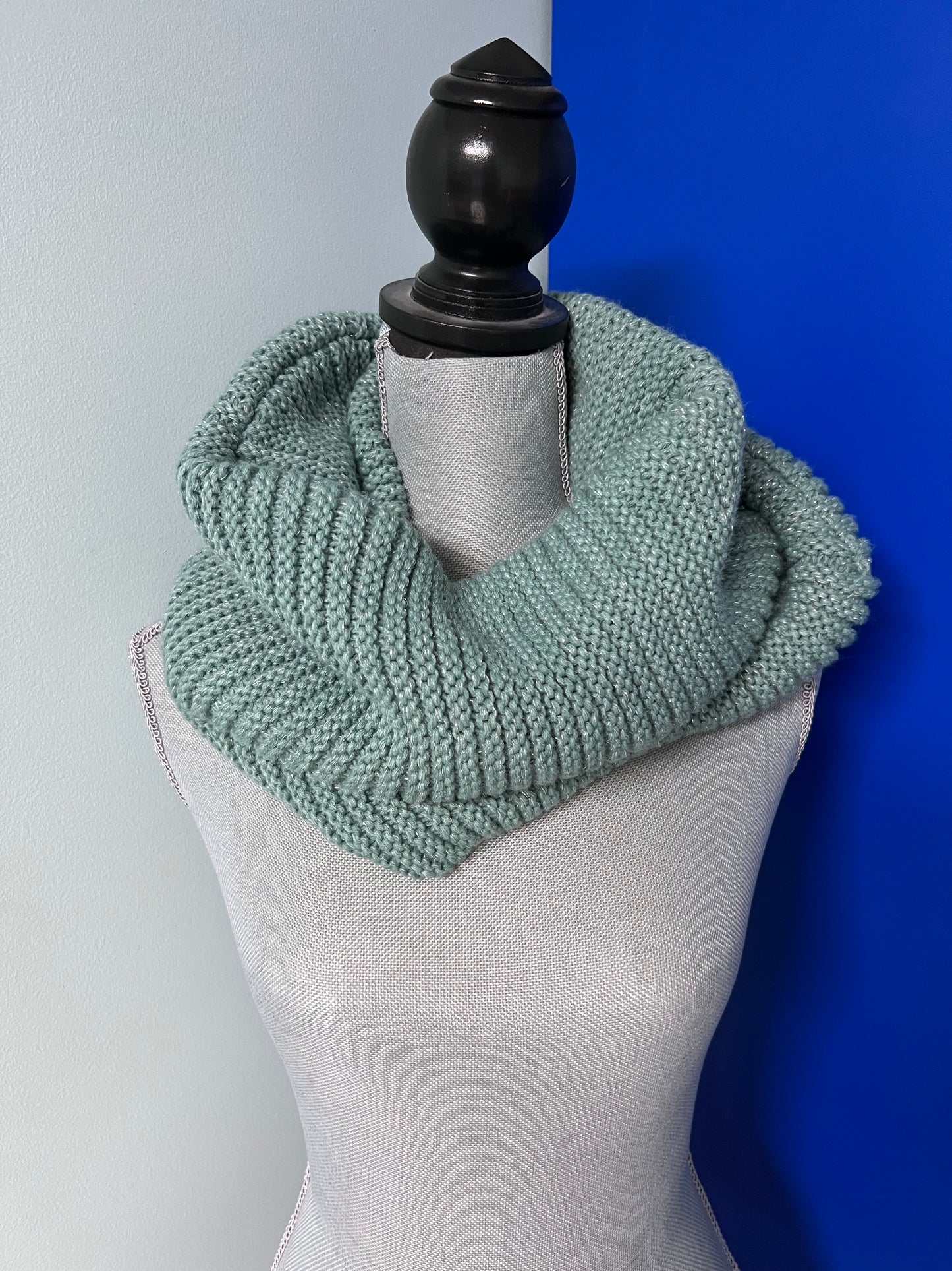 Women’s Merona knit teal infinity scarf with silver thread detail. EUC/new without tags.