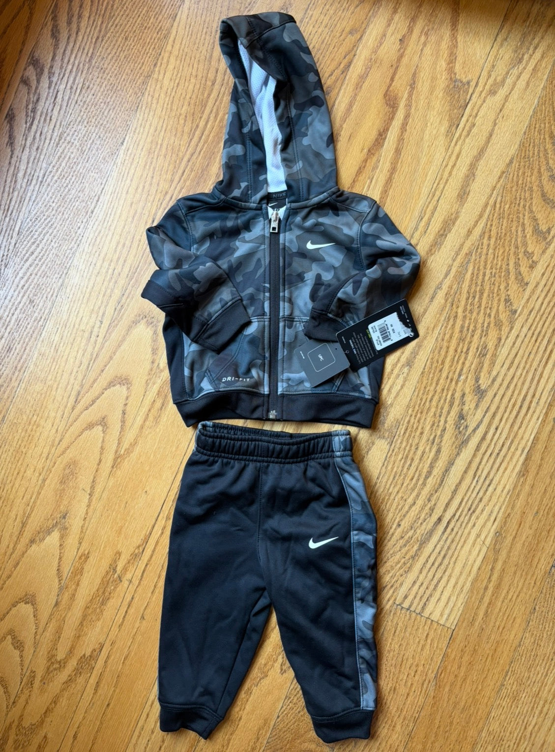 #22 Nike Dri-fit camo track suit boy 9m nwt