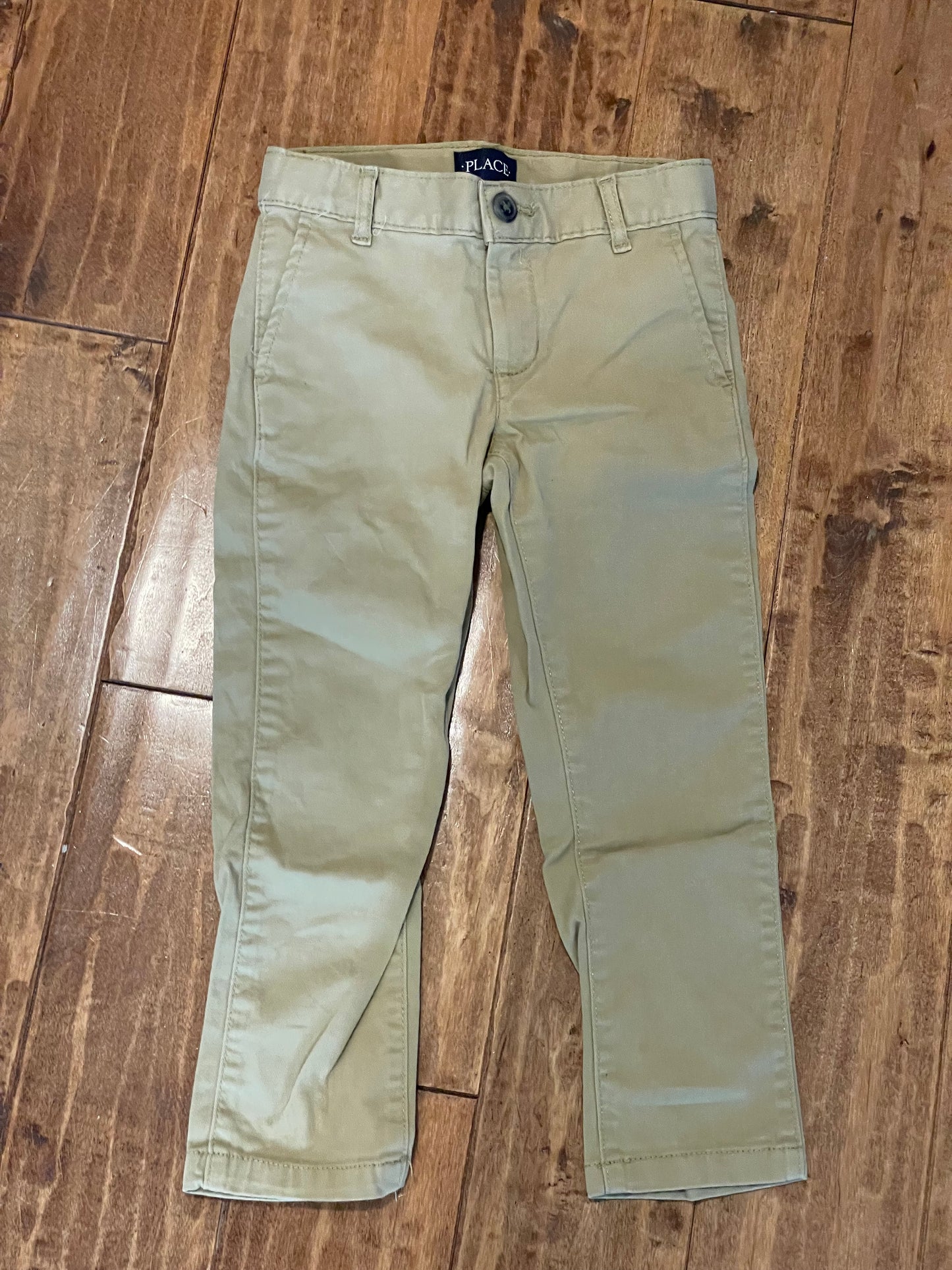#199 Boys Children’s place khakis size 5 EUC