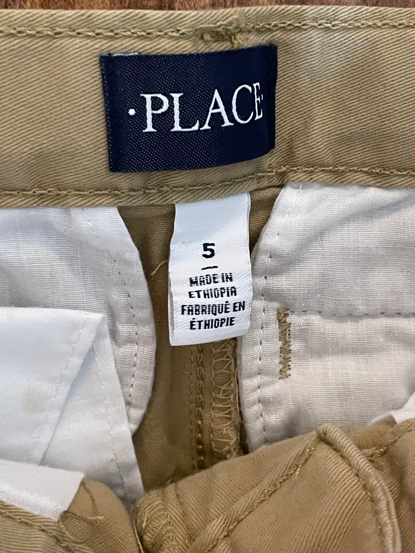 #199 Boys Children’s place khakis size 5 EUC