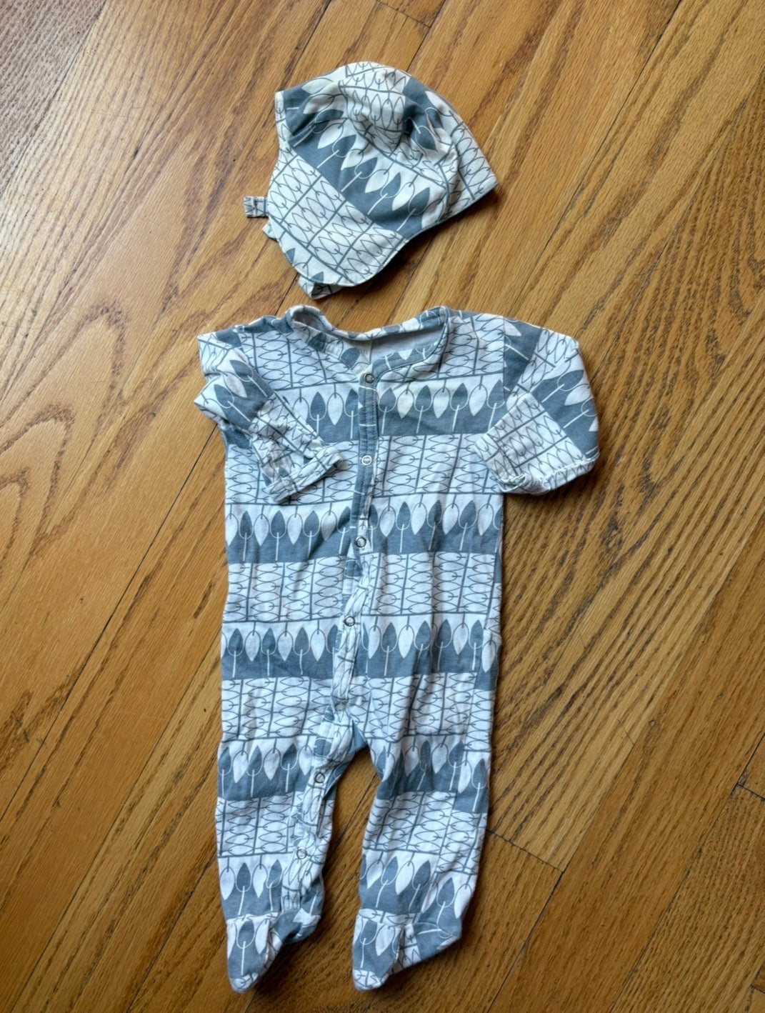 #22 Kate Quinn 0-3m outfit with bonnet