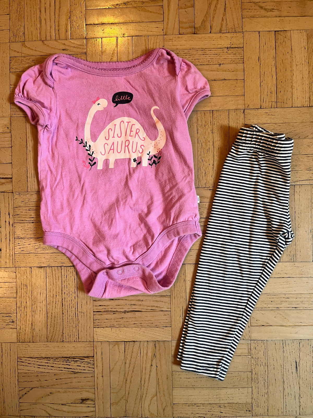 #195 Baby Gap girls 6-12 month Little Sister onesie with 9 month pants