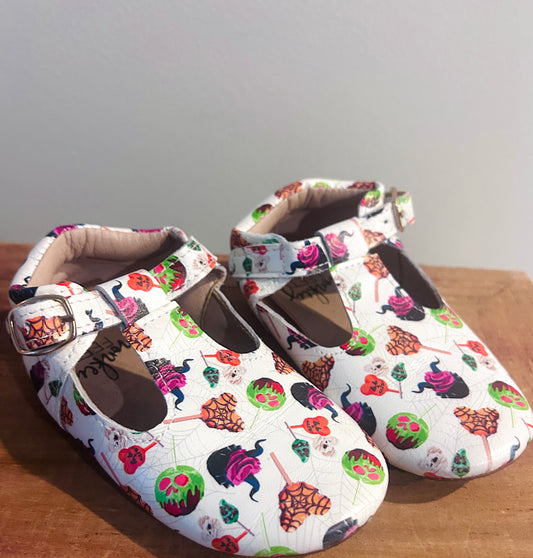 #15 Monkey Feet 2-3Y (Fits like 7c) NWOT Disney Halloween Treats Shoes