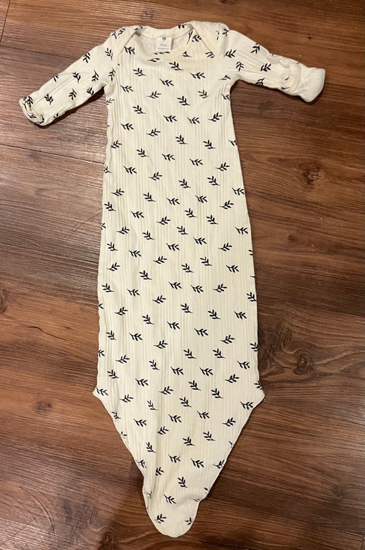 #7 Kate Quinn 0-3 months knotted gown