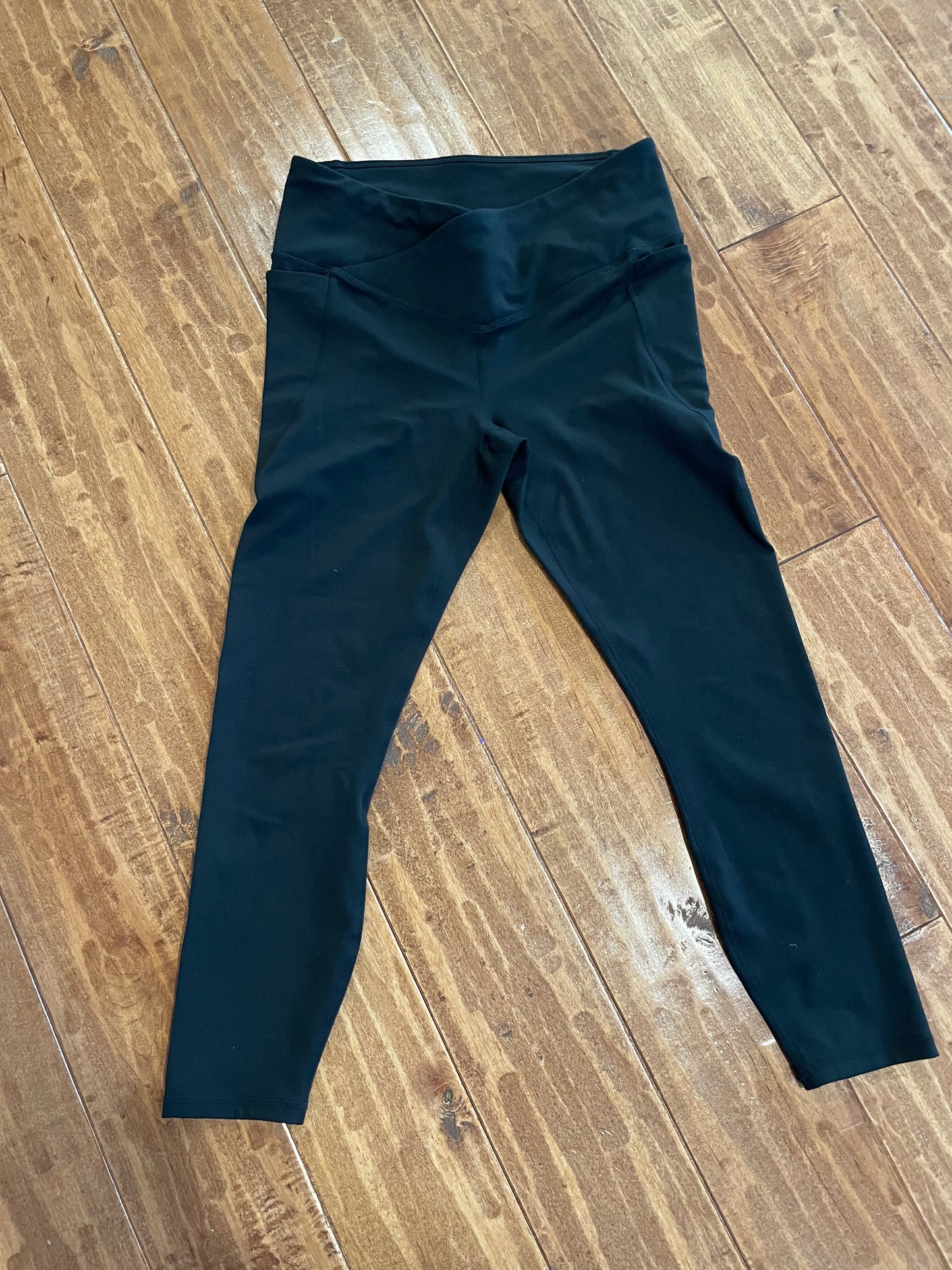 #199 Women’s fabletics pure luxe pocket leggings size small EUC