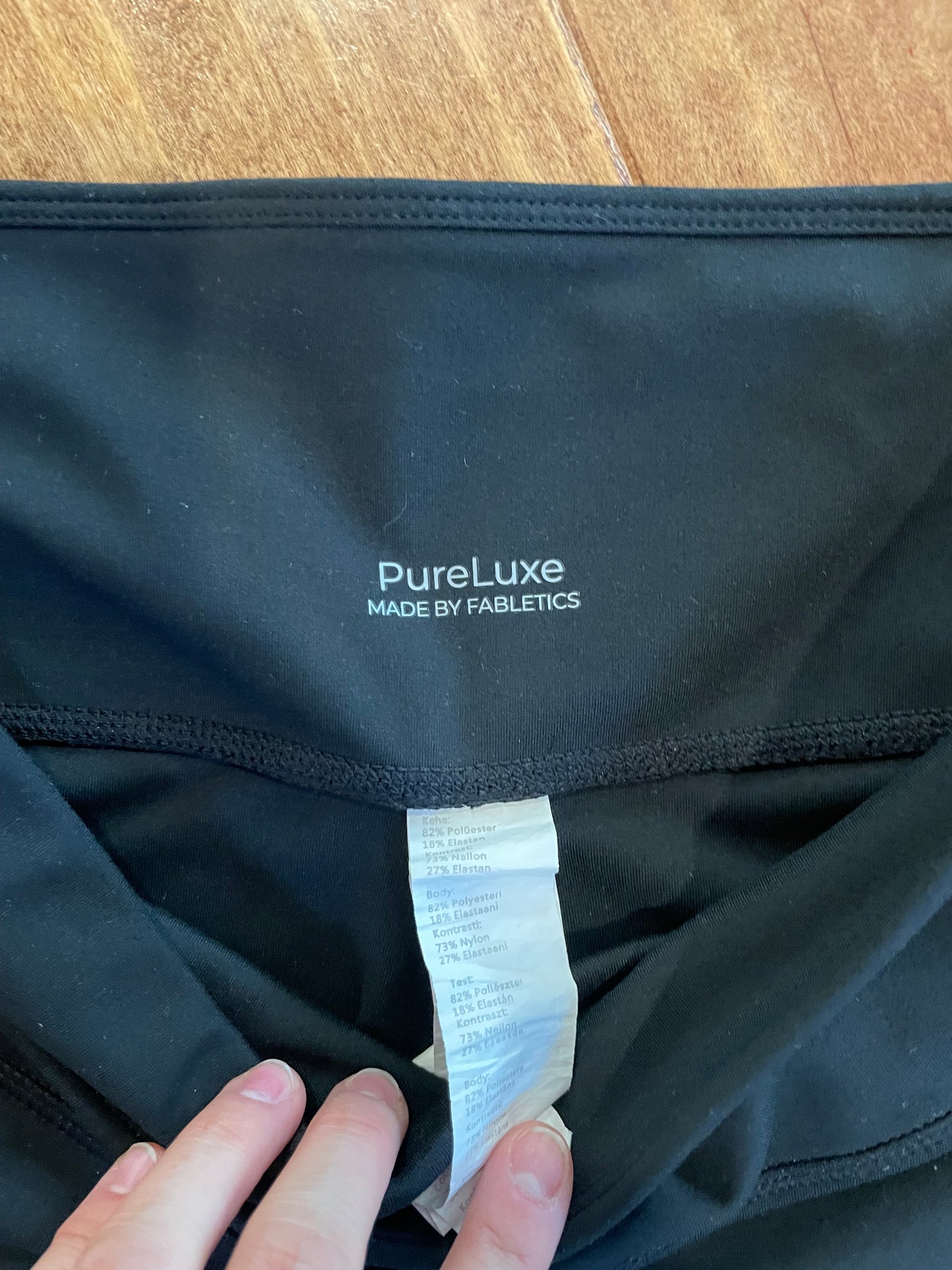 #199 Women’s fabletics pure luxe pocket leggings size small EUC