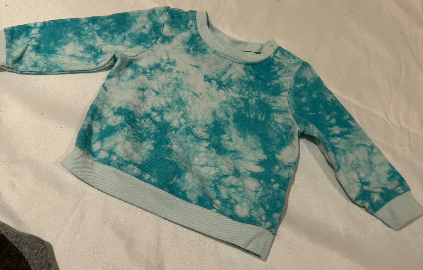 25 Baby Cat & Jack Tie Dye Gender Neutral Sweatshirt Size 6-9M