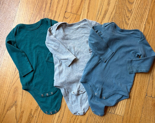 #22 Primary long sleeved onesie bundle 9-12m