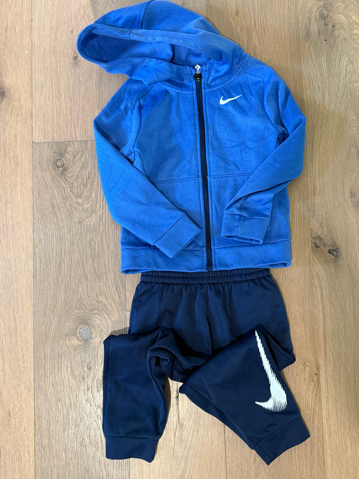 #21 • Boys • Nike • 4T • EUC