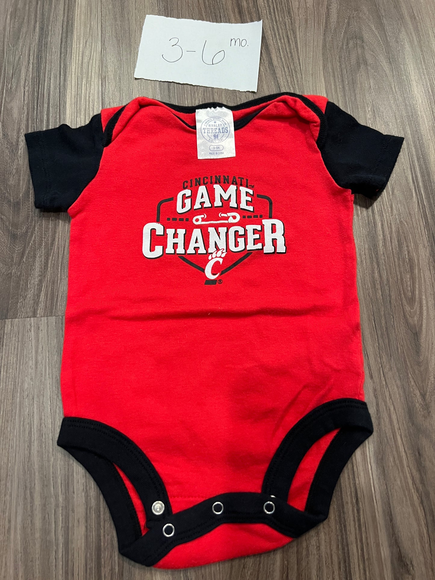 3-6 Mo - Rivalry Threads - UC Red/Black SS Onesie - PU 45236 Except Semiannual Sale
