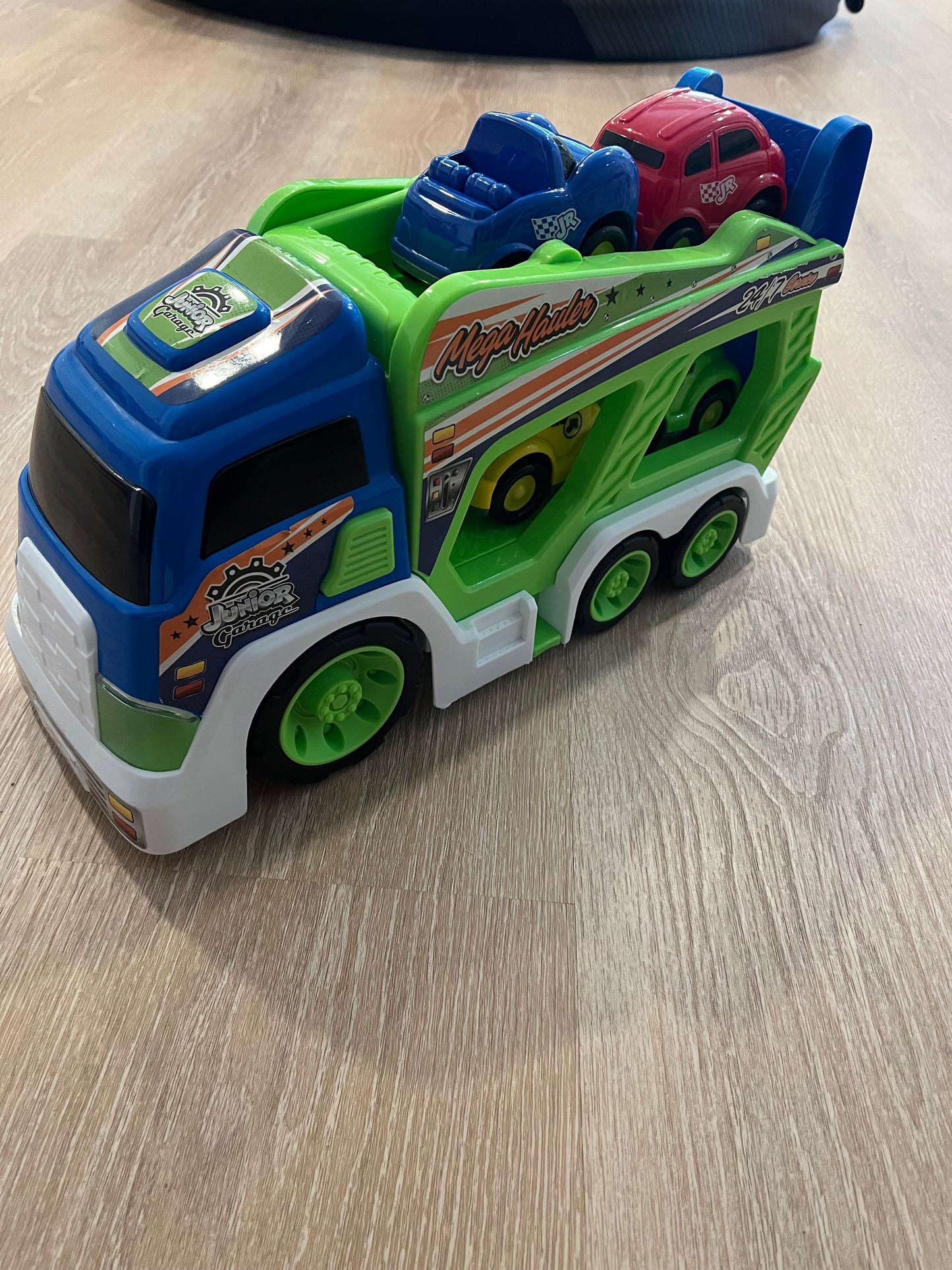 #110 Semi-Truck with 4 Cars