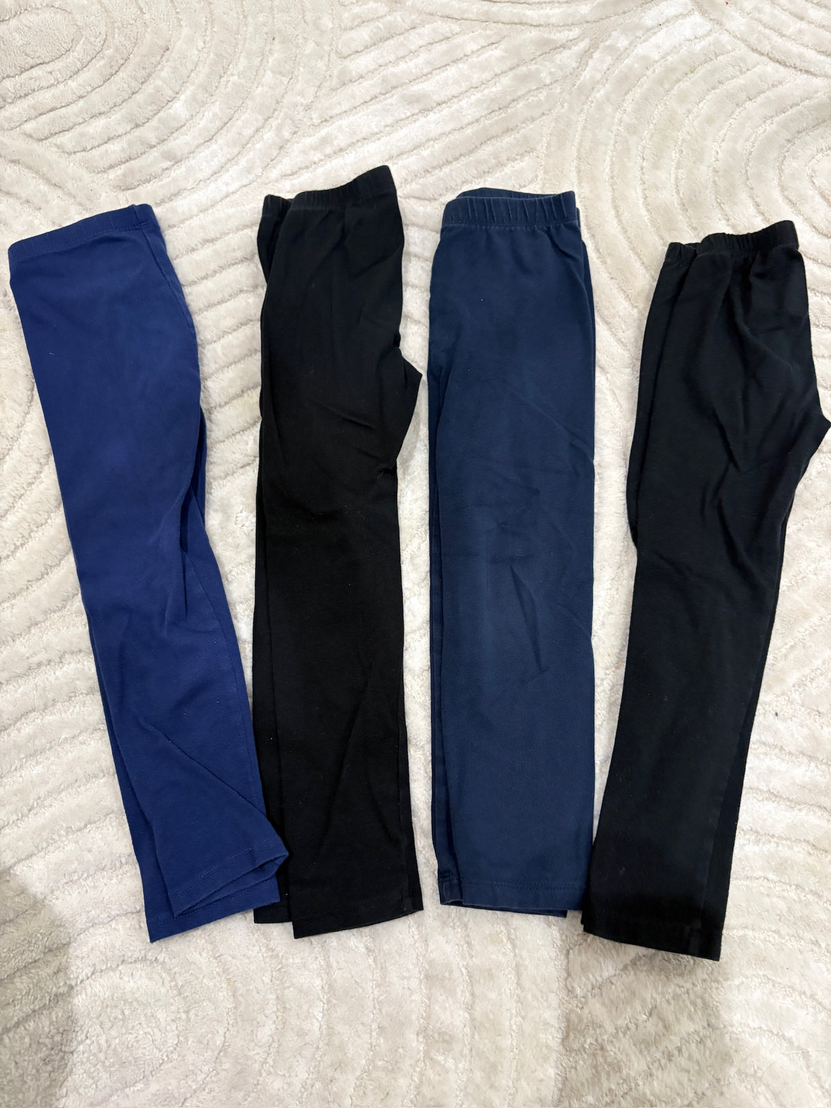 Seller #105 - 4T Girls Legging Bundle GUC (2 blue and 2 black)