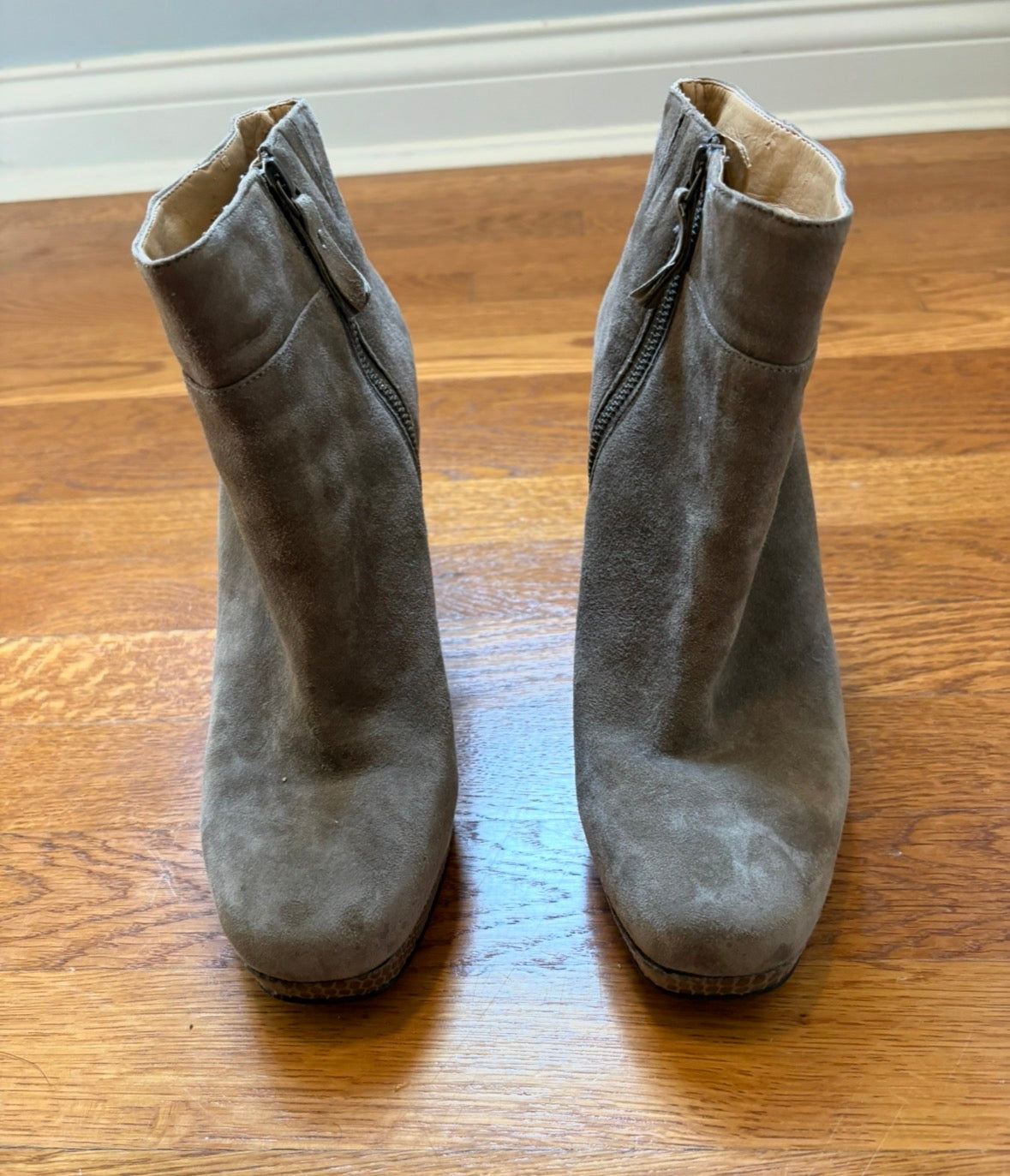 #22 Women’s Nine West booties size 10