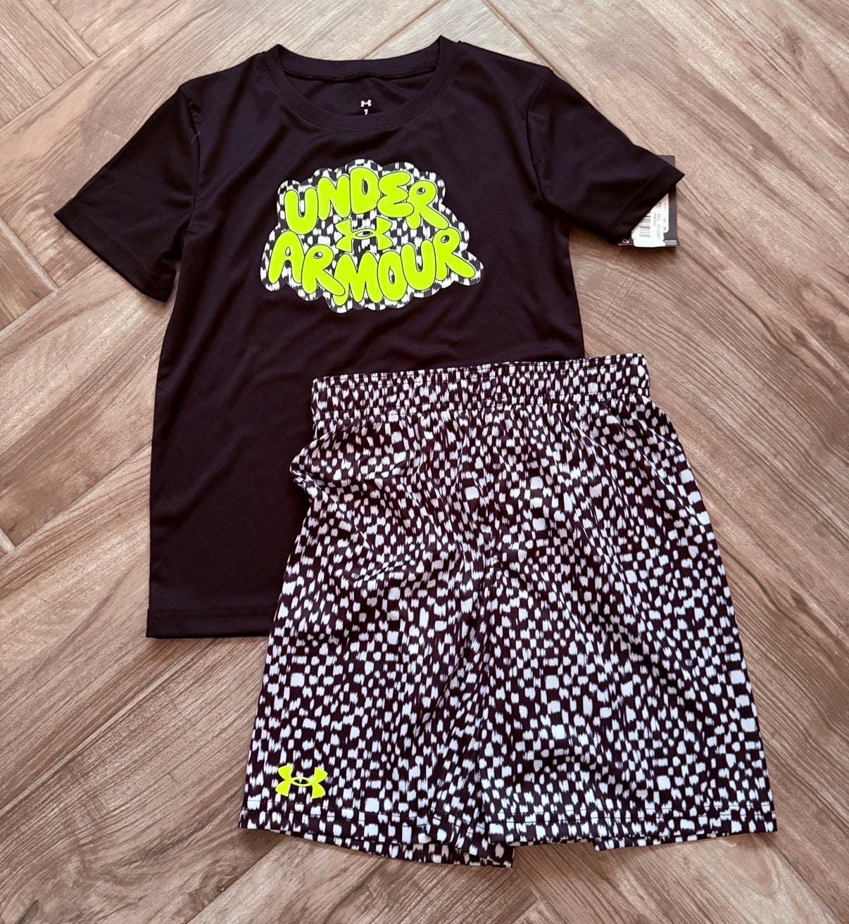 #208 NWT  Boys Size 7  Under Armour set