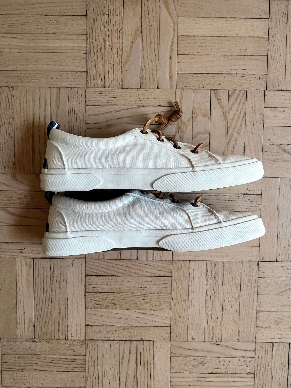 #195 Women’s Size 8 white/cream Sperry Top Siders, worn once - like new