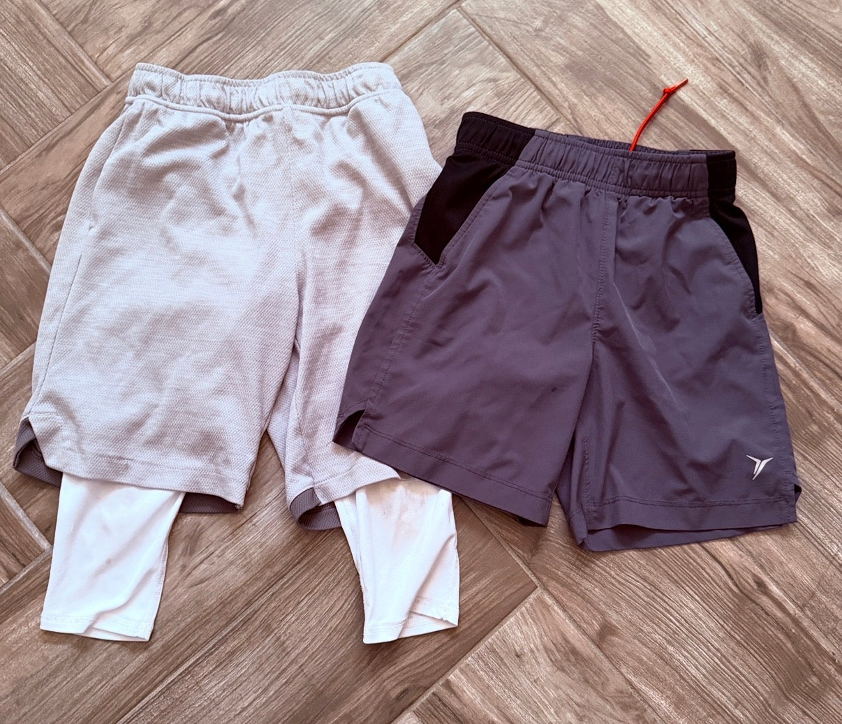 #208 Boys size 6/7 old navy shorts