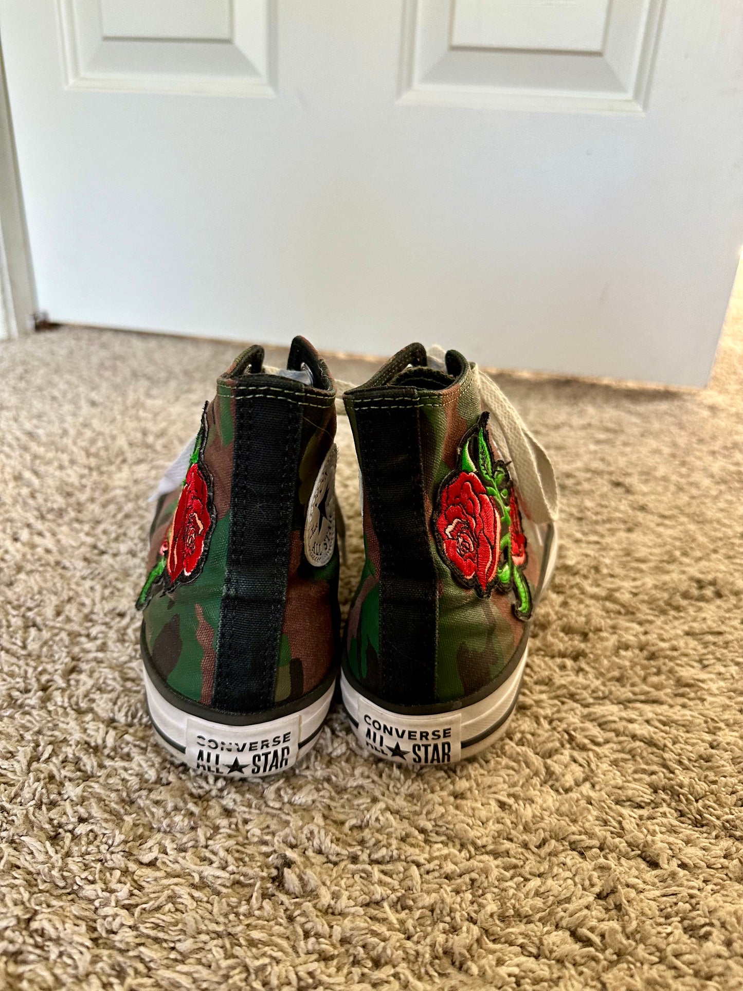 #77 GUC Camo Converse All Star w/ Rose, Women’s 8