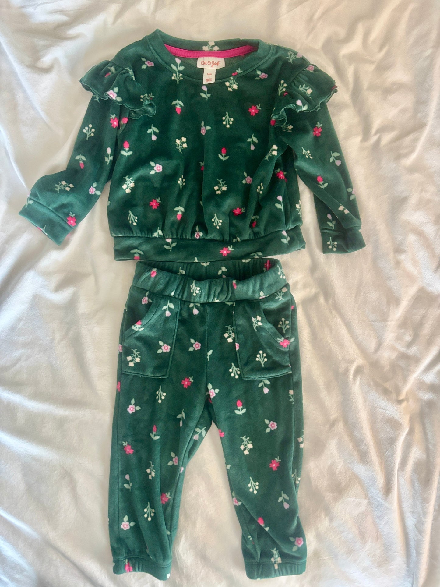 #84 *REDUCED* Cat & Jack 18m Outfit- Green