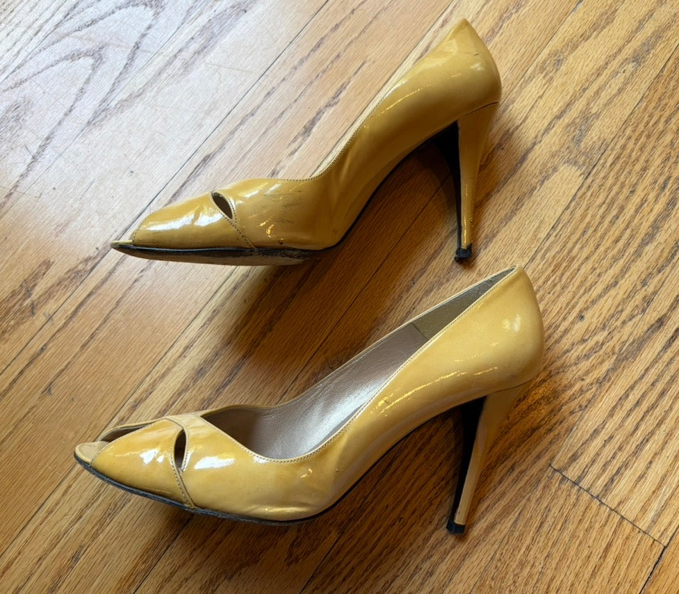 #22 Women’s size 10 Stuart Weitzman nude patent leather heels