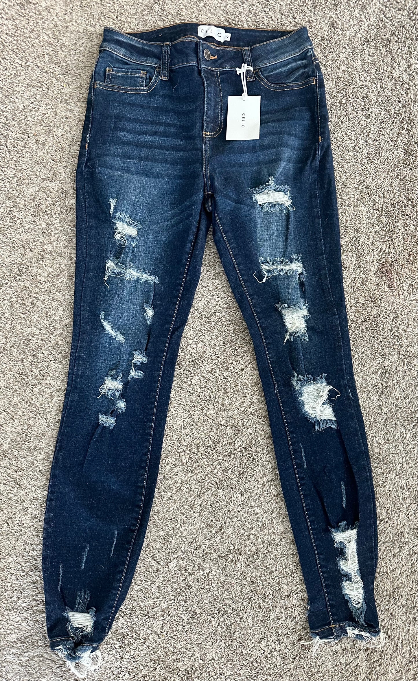 #77 NWT Cello Brand Skinny Jeans, Women’s 9