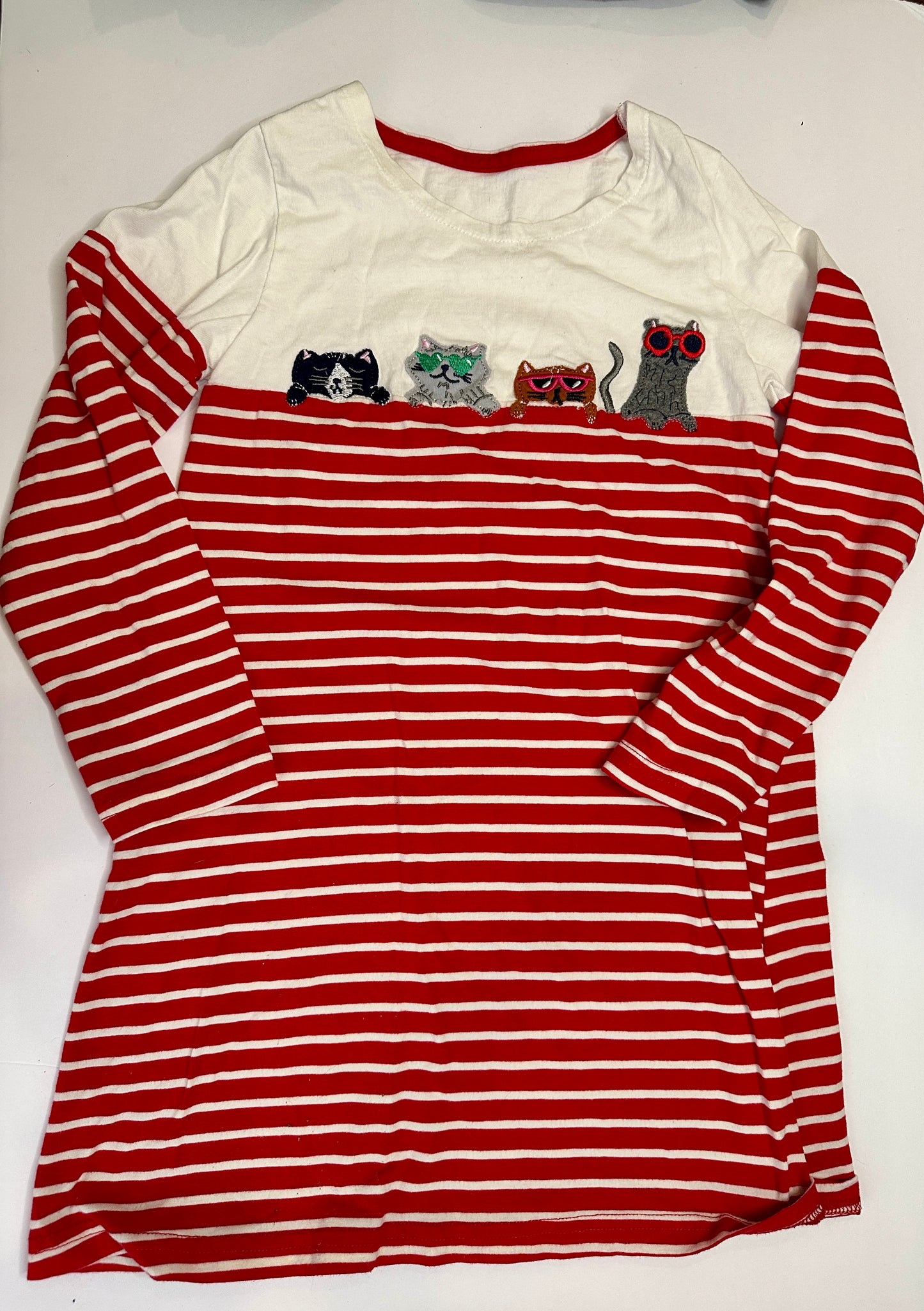#162 Red & White cat applique Dress size 5