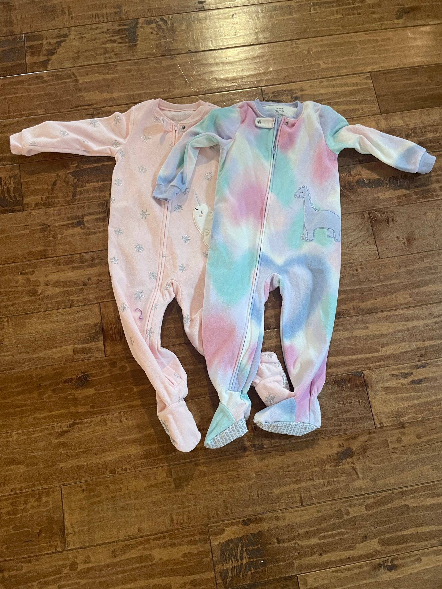 #199 Girls Carters footed pajamas narwhal Dino size 3 EUC