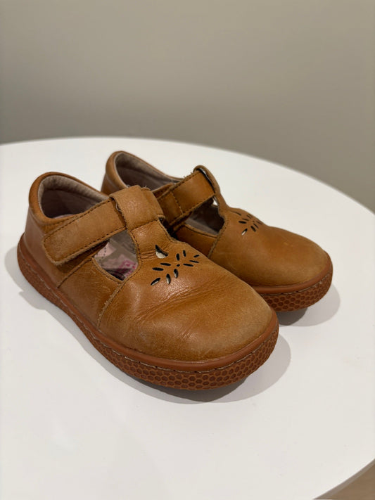 Seller #105 - Size 9c Girls Brown Livie and Luca Mary Janes GUC