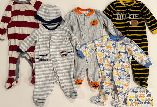 #187 Footed Pajama Bundle (5) 3-6m Boys with 2 hats