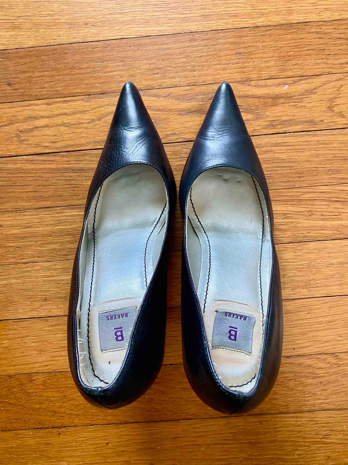 #95B VGUC Bakers Black Leather Pump Heels, Women's size 7