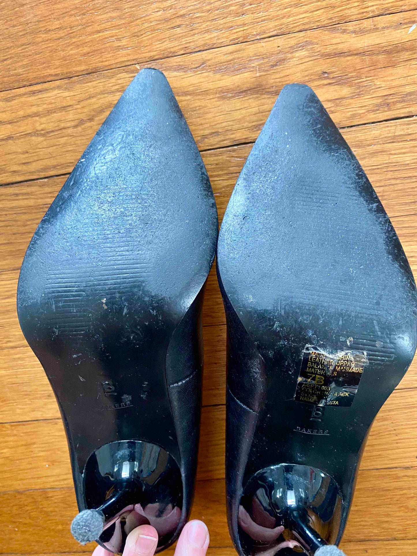 #95B VGUC Bakers Black Leather Pump Heels, Women's size 7