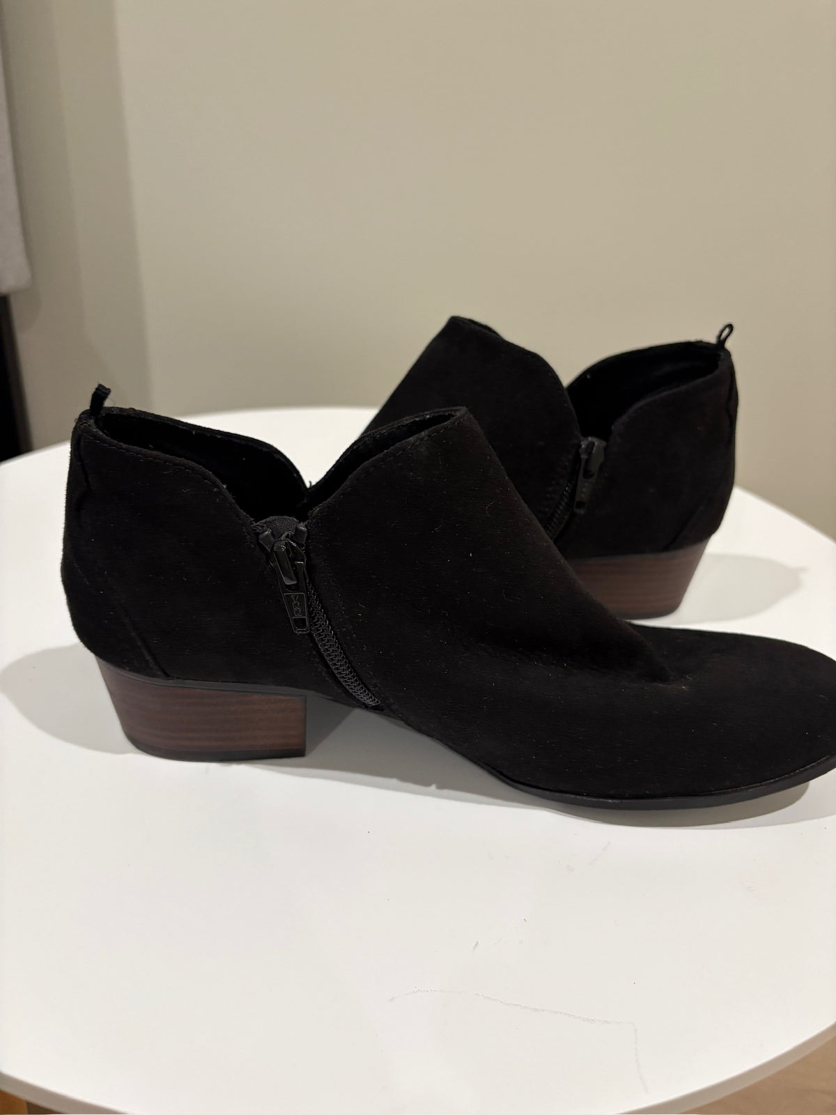 Seller #105 - Size 8 Women's Black Old Navy Faux Suede Booties VGUC