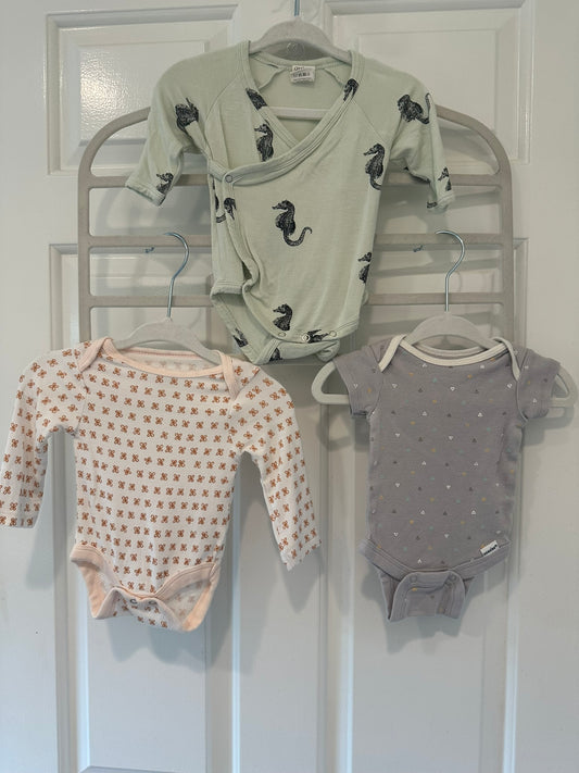#85 Lot 3- Kate Quinn Seafoam Seahorse Kimono Onesie +2 Others, Infant Girls NB