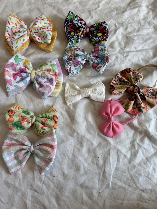 Seller #22 - Lot of 8 hair bows - NEW