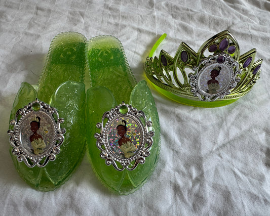 Seller #22 - Tiana crown & shoes - NEW