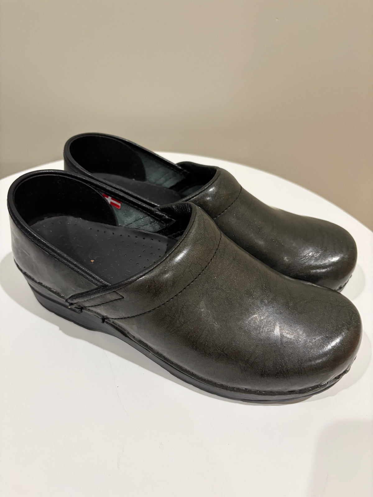 Seller #105 - Size 39 (8.5) Gray Sanita Clogs VGUC