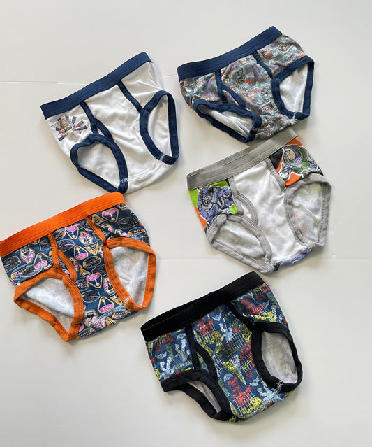 #121 Boys 4T set of 5 Lightyear briefs, VGUC