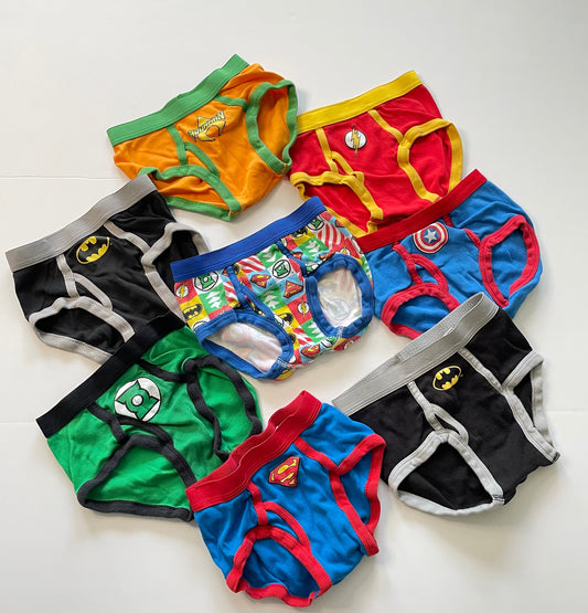 #121 Boys 6 Set of 8 superhero briefs, VGUC/GUC