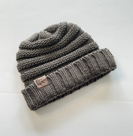 #121 Boy/Girl C.C. toddler dark gray knit beanie winter hat, VGUC