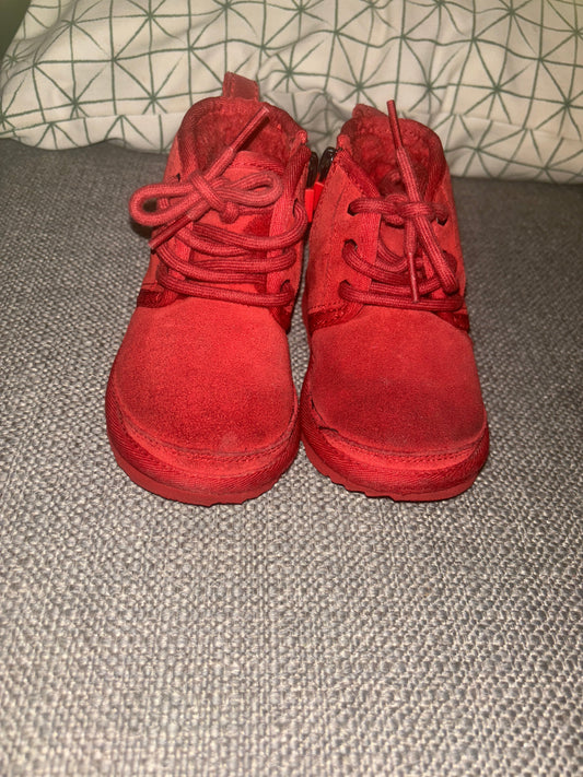 #84 *REDUCED* UGGs girls size 8 Boots