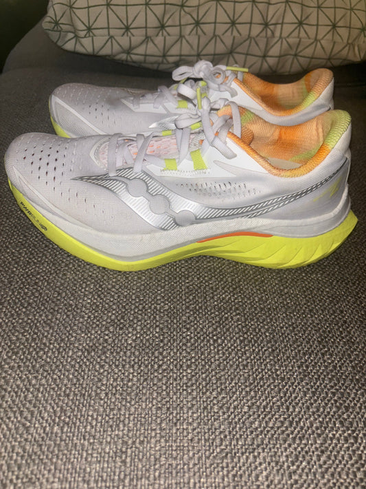 #84 *REDUCED* Saucony Endorphin Speed 4 Running Shoe size 10- Like New
