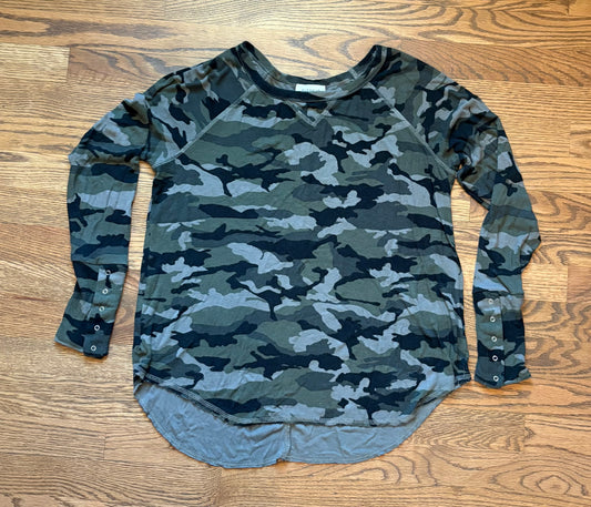 #74 Women’s EVEREVE Ribbed Camo Long Sleeve Top - S