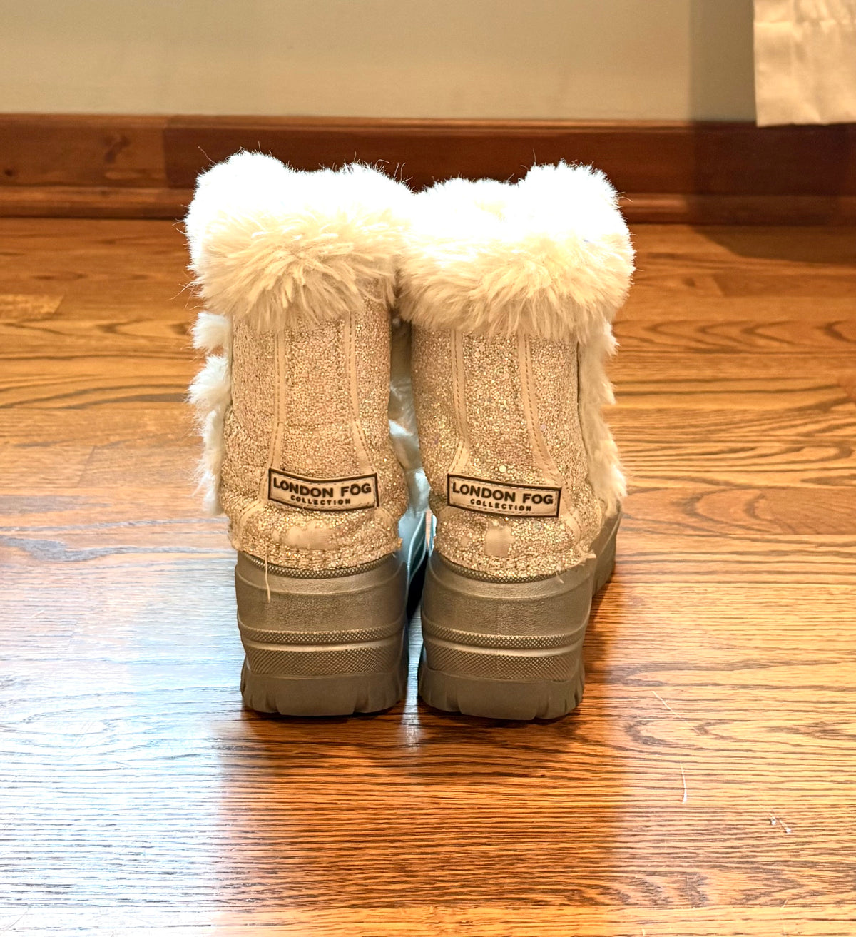 #74 Girls London Fog Glittery Snow Boots -  Size 1