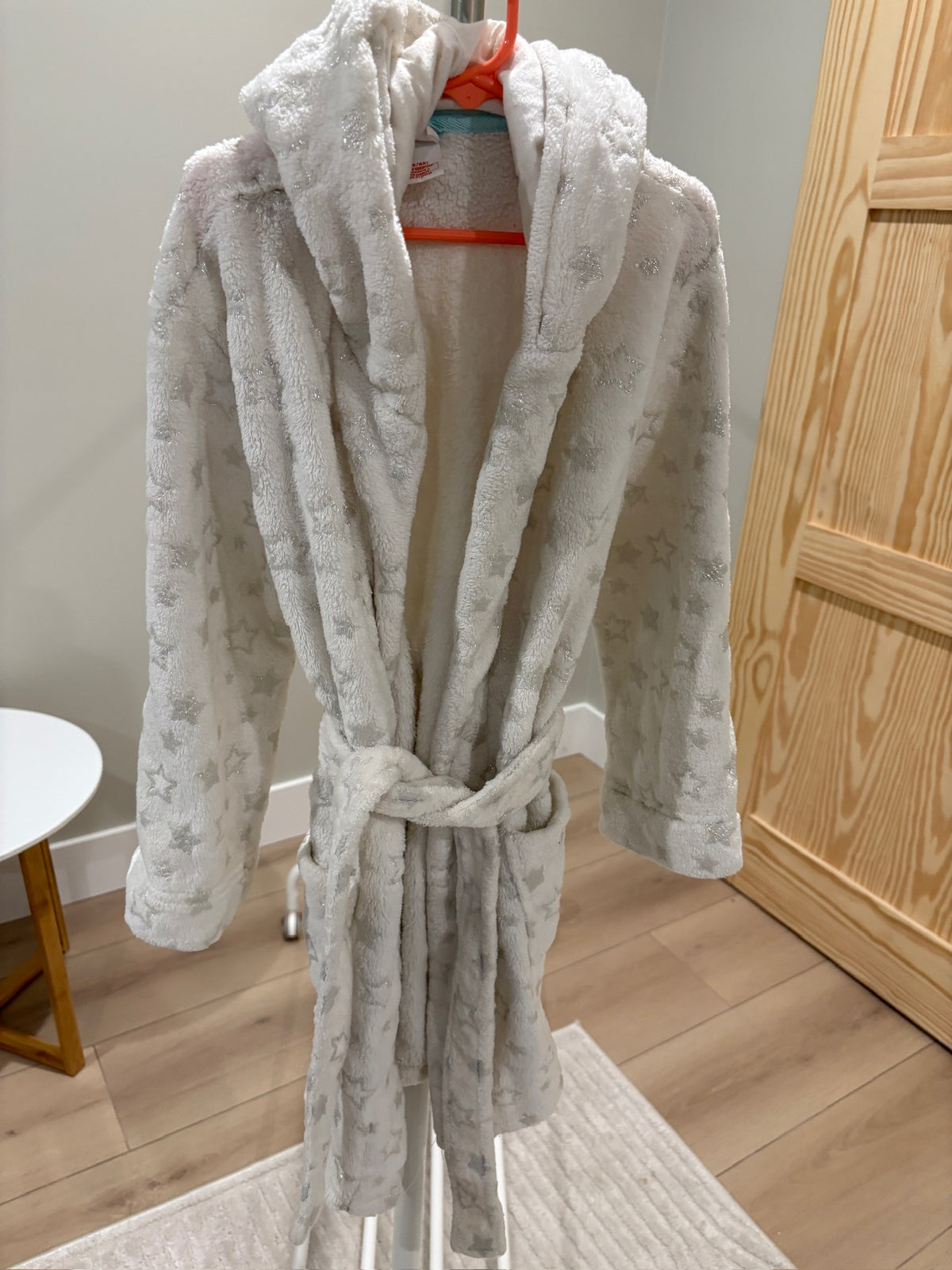 Seller #105 - Size 6 Girls Cat & Jack White Star Robe GUC
