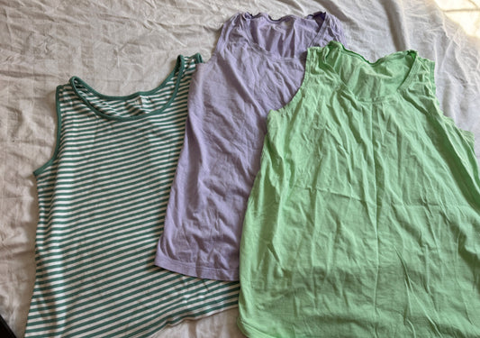 Seller #22 - 3 Lands End women’s sleeveless shirts, size L - GUC